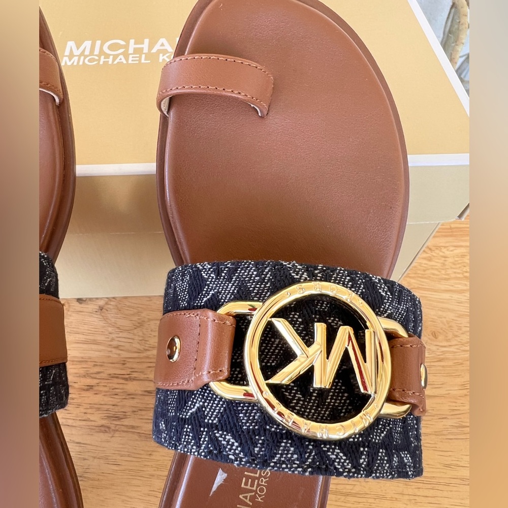 105. Michael Kors Women Rory Flat Thong Sandal - Picture 6 of 10